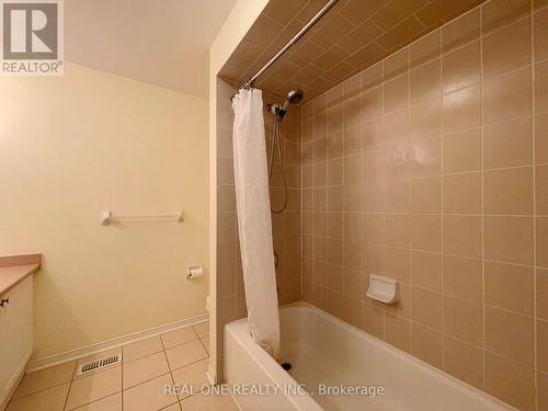 Main Bathroom - 5302 Palmetto Place, Mississauga, ON - Indoor Photo Showing Bathroom