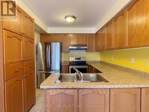 5302 Palmetto Place, Mississauga, ON - Indoor Photo Showing Kitchen With Double Sink