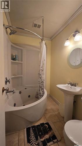 118 Second Street W, Carnduff, SK - Indoor Photo Showing Bathroom