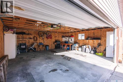 1222 Flexman Crescent N, Regina, SK - Indoor Photo Showing Garage