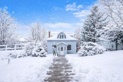 79 Poyntz Street  Penetanguishene, ON L9M 1N9