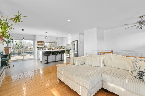 Overall view - 25 31E Avenue, Saint-Blaise-Sur-Richelieu, QC - Indoor Photo Showing Living Room