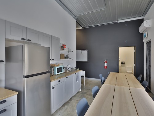 Commerce - 333 Ch. Brosseau, Cowansville, QC - Indoor Photo Showing Kitchen