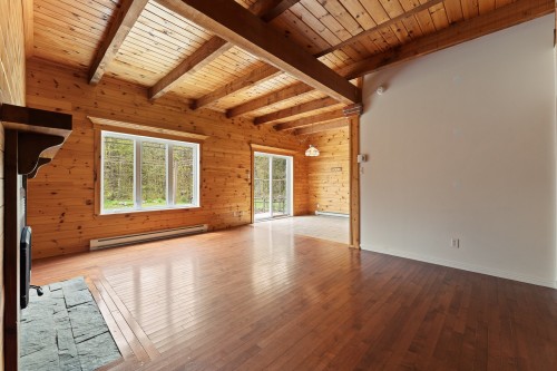 Living Room - 1975 Rue De La Montagne, Saint-Denis-De-Brompton, QC - Indoor Photo Showing Other Room