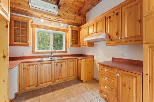Kitchen - 1975 Rue De La Montagne, Saint-Denis-De-Brompton, QC - Indoor Photo Showing Kitchen With Double Sink
