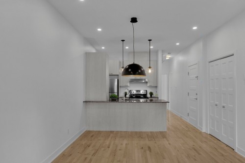 Dining Room - 102-4781 Rue St-Ambroise, Montréal (Le Sud-Ouest), QC - Indoor Photo Showing Kitchen With Upgraded Kitchen