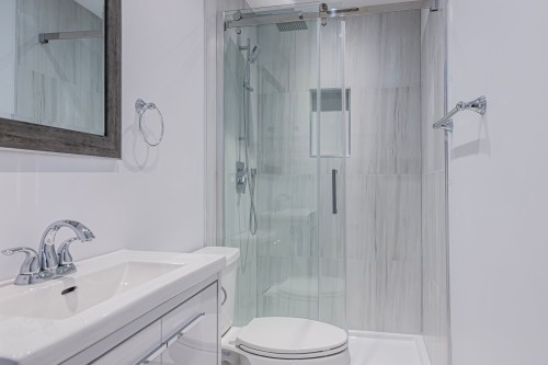 Master Bathroom - 932 Mtée Champagne, Laval (Sainte-Dorothée), QC - Indoor Photo Showing Bathroom