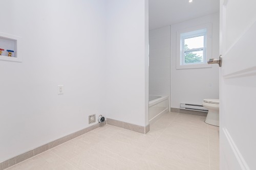 Bathroom - 932 Mtée Champagne, Laval (Sainte-Dorothée), QC - Indoor