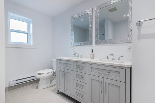 Bathroom - 932 Mtée Champagne, Laval (Sainte-Dorothée), QC - Indoor Photo Showing Bathroom