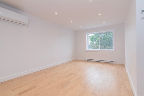 Living Room - 932 Mtée Champagne, Laval (Sainte-Dorothée), QC - Indoor Photo Showing Other Room