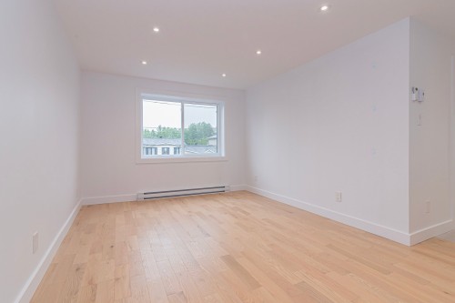 Living Room - 932 Mtée Champagne, Laval (Sainte-Dorothée), QC - Indoor Photo Showing Other Room