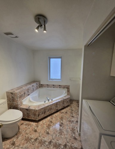 Salle de bains - 5395 Rue Boisjoli, Longueuil (Saint-Hubert), QC - Indoor Photo Showing Bathroom