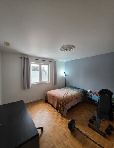 Chambre à coucher - 5395 Rue Boisjoli, Longueuil (Saint-Hubert), QC - Indoor Photo Showing Bedroom