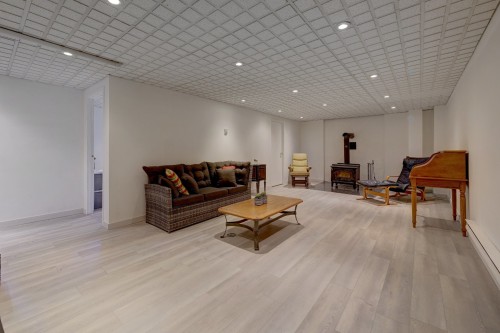 Salle familiale - 41 Rue Champlain, Saint-Constant, QC - Indoor