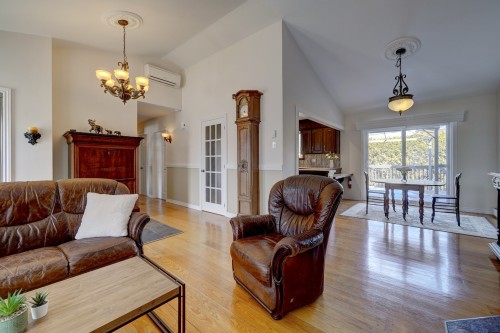 Salon - 41 Rue Champlain, Saint-Constant, QC - Indoor Photo Showing Living Room