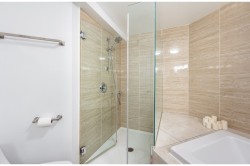 Salle de bains attenante à la CCP - 