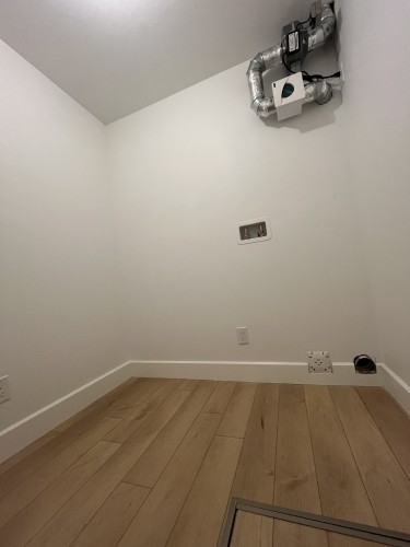 Salle de lavage - 2383 Rue D'Iberville, Montréal (Ville-Marie), QC - Indoor Photo Showing Other Room