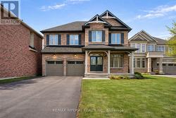 16 BOLAND COURT  Aurora, ON L4G 0W6