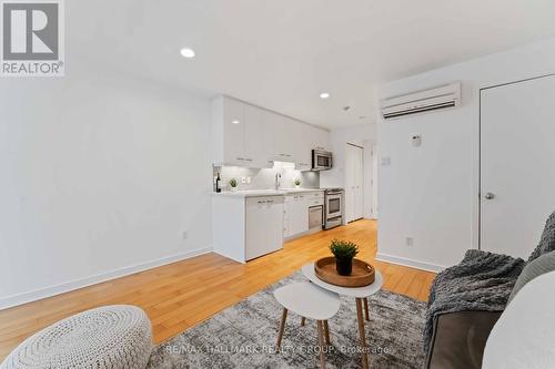 15 - 202 St Patrick Street, Ottawa, ON - Indoor Photo Showing Living Room