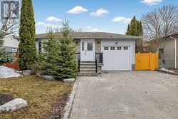 157 ORCHARD HEIGHTS BOULEVARD  Aurora, ON L4G 3A3