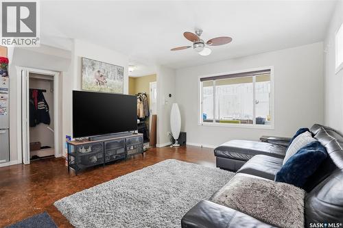 514 4Th Street E, Saskatoon, SK - Indoor Photo Showing Living Room