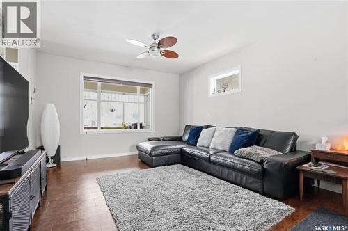 514 4Th Street E, Saskatoon, SK - Indoor Photo Showing Living Room