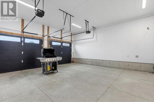 467 Warren Street, Goderich (Goderich (Town)), ON - Indoor Photo Showing Garage