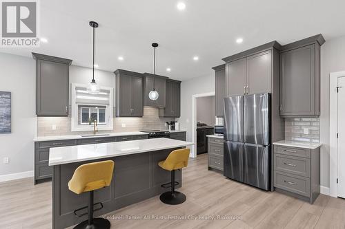 467 Warren Street, Goderich (Goderich (Town)), ON - Indoor Photo Showing Kitchen With Upgraded Kitchen