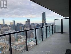 2916 - 488 UNIVERSITY AVENUE  Toronto, ON M5G 0C1