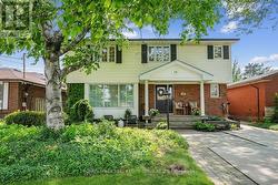 14 DUBARRY BOULEVARD  Hamilton, ON L8T 2V4