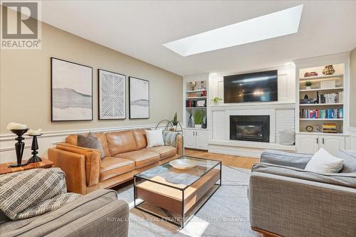 14 Dubarry Boulevard, Hamilton, ON - Indoor Photo Showing Living Room With Fireplace