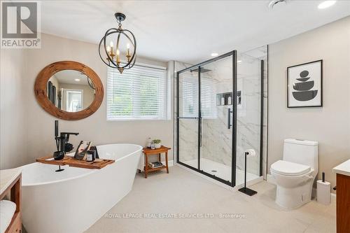 14 Dubarry Boulevard, Hamilton, ON - Indoor Photo Showing Bathroom