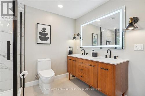 14 Dubarry Boulevard, Hamilton, ON - Indoor Photo Showing Bathroom