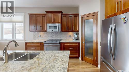 4342 Skinner Place, Regina, SK - Indoor Photo Showing Kitchen With Stainless Steel Kitchen With Double Sink With Upgraded Kitchen