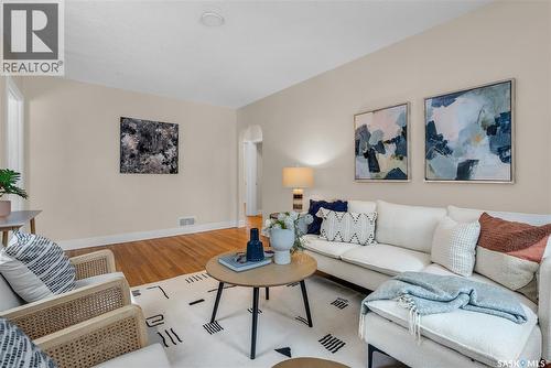 1115 9Th Street E, Saskatoon, SK - Indoor Photo Showing Living Room