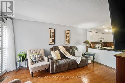 1250 Ormond Drive, Oshawa, ON - Indoor Photo Showing Living Room