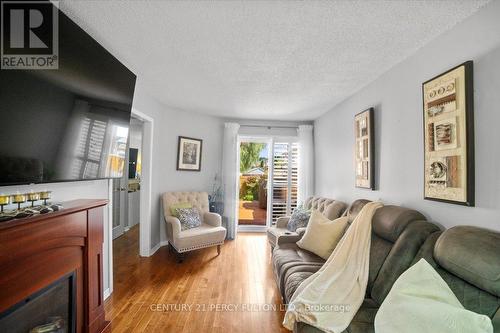 1250 Ormond Drive, Oshawa, ON - Indoor Photo Showing Living Room
