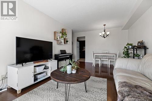 303 - 158A Mcarthur Avenue, Ottawa, ON - Indoor Photo Showing Living Room