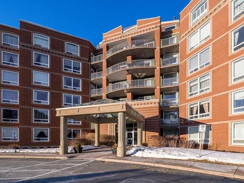 213 10 Regency Park Drive, Halifax, NS 