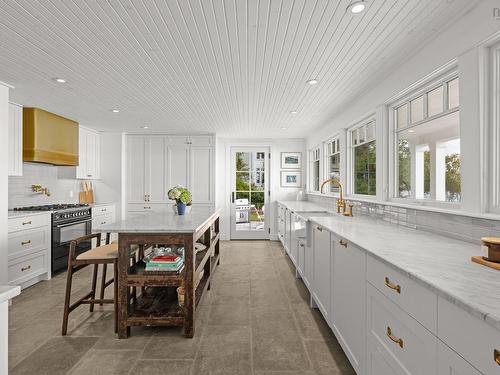 15 Fredas Point Drive, Chester, NS 