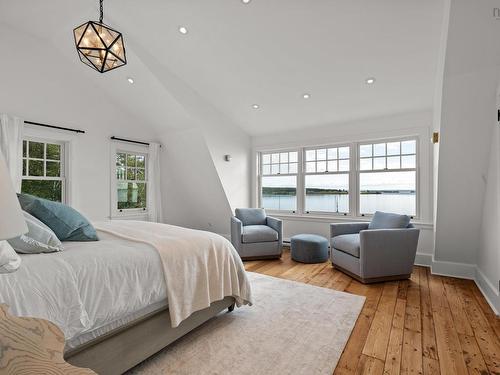 15 Fredas Point Drive, Chester, NS 