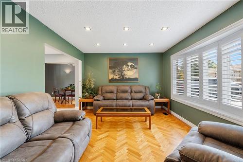 25 Burke Drive, Caledonia, ON - Indoor Photo Showing Living Room