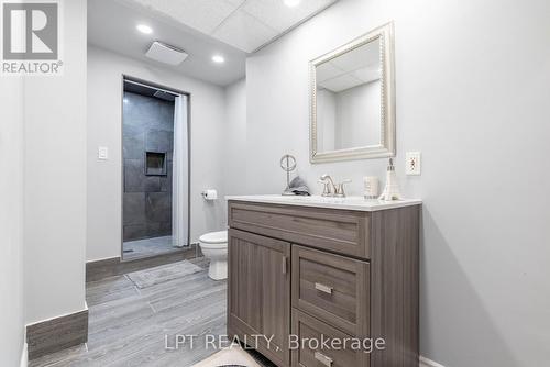 54 Meyer Circle, Markham, ON - Indoor Photo Showing Bathroom