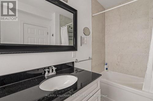 34 Lewis Street, Ottawa, ON - Indoor Photo Showing Bathroom
