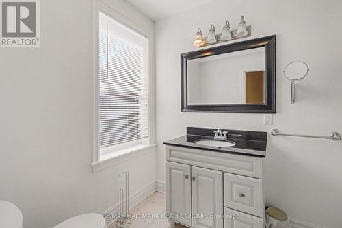 34 Lewis Street, Ottawa, ON - Indoor Photo Showing Bathroom