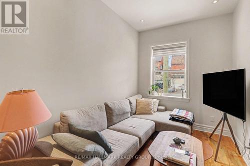 34 Lewis Street, Ottawa, ON - Indoor Photo Showing Living Room