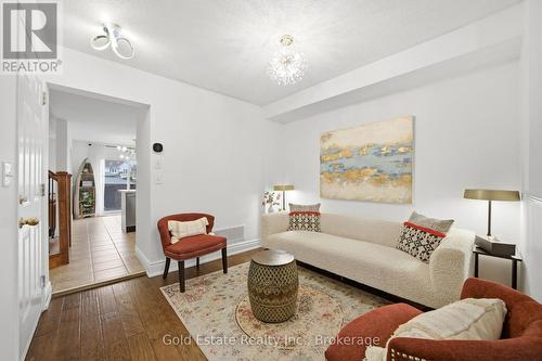 4875 Valera Road, Burlington, ON - Indoor Photo Showing Living Room