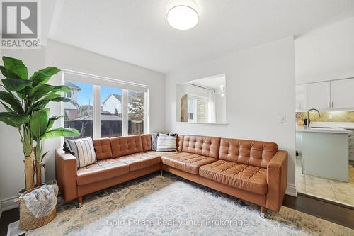4875 Valera Road, Burlington, ON - Indoor Photo Showing Living Room
