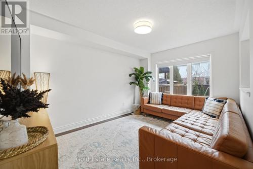 4875 Valera Road, Burlington, ON - Indoor Photo Showing Living Room