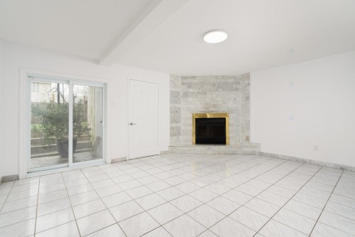 Salle familiale - 4863 Rue Des Cageux, Montréal (Pierrefonds-Roxboro), QC - Indoor With Fireplace